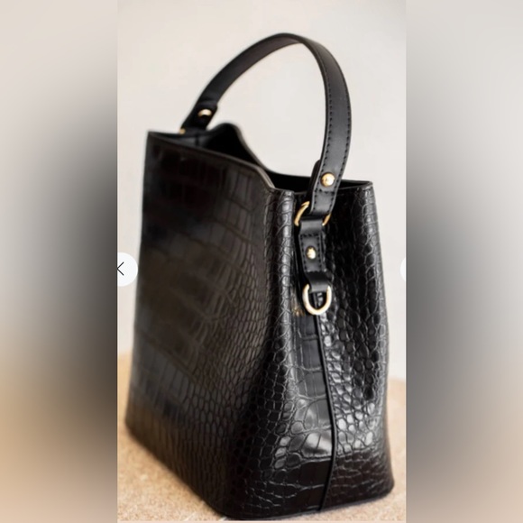 Chic Black Crocodile-Embossed Shoulder Bag - Picture 5 of 5